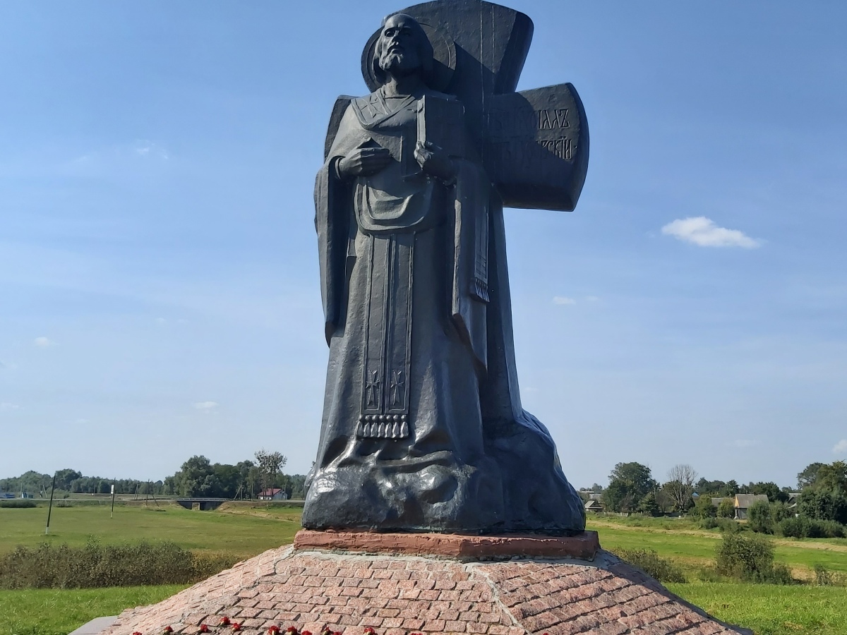 Памятник Кириллу Туровскому в Турове