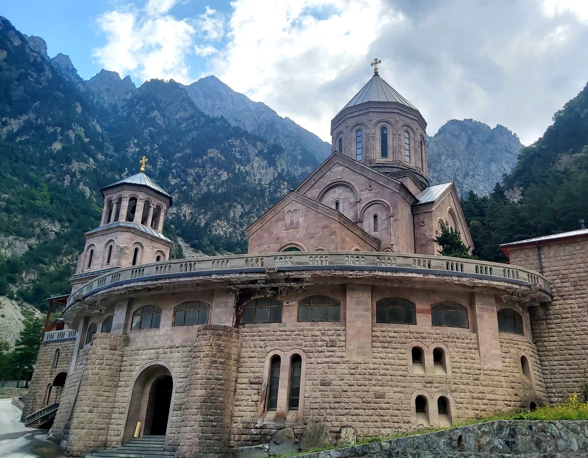Дарьяльский монастырь